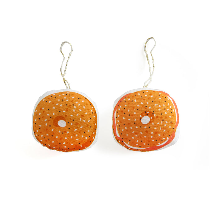 Both sides of soft ornament of an everything bagel